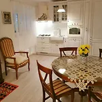 Sky Delux Apartment With Parking